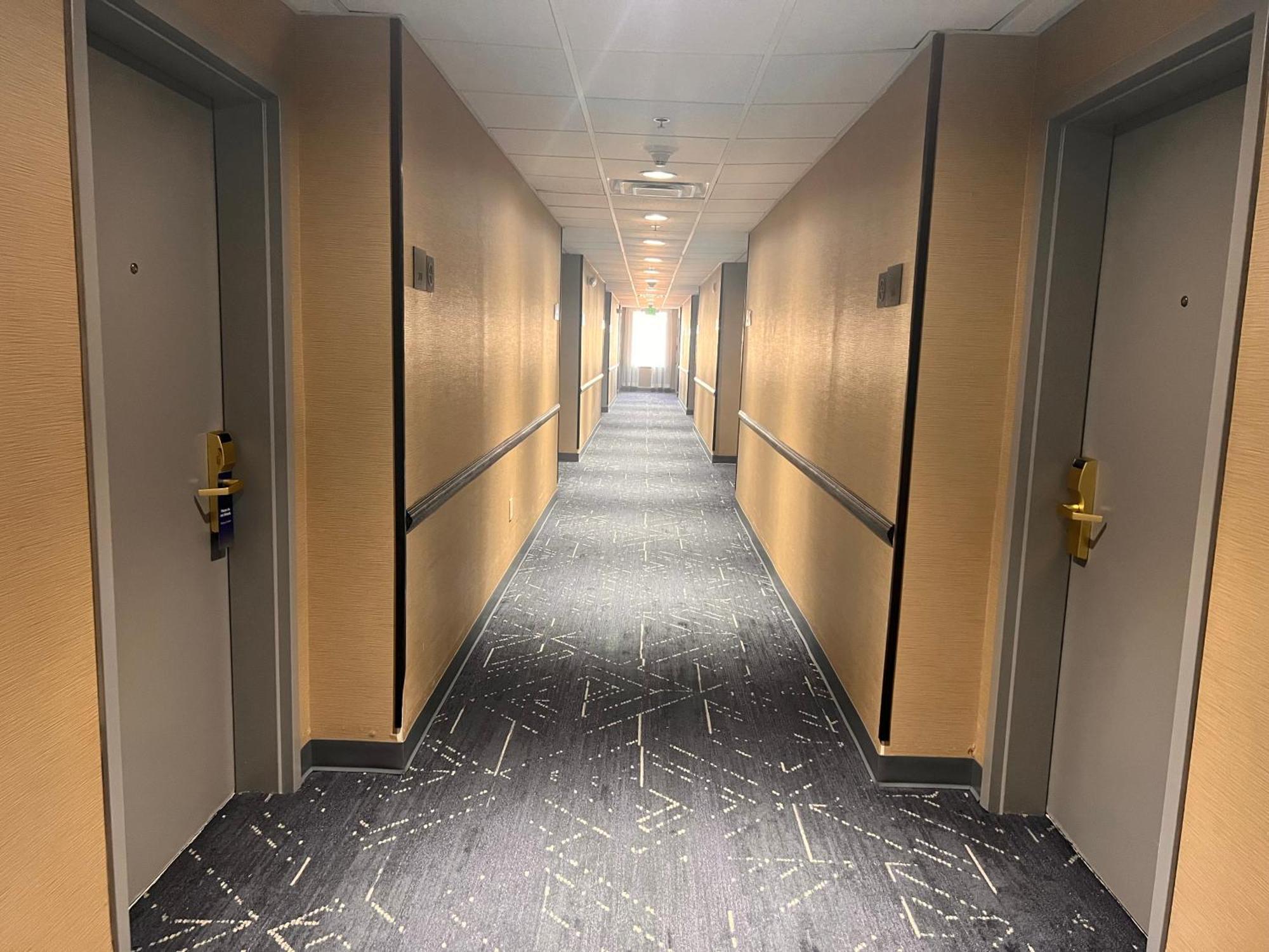 Comfort Suites Louisville Airport Exterior photo