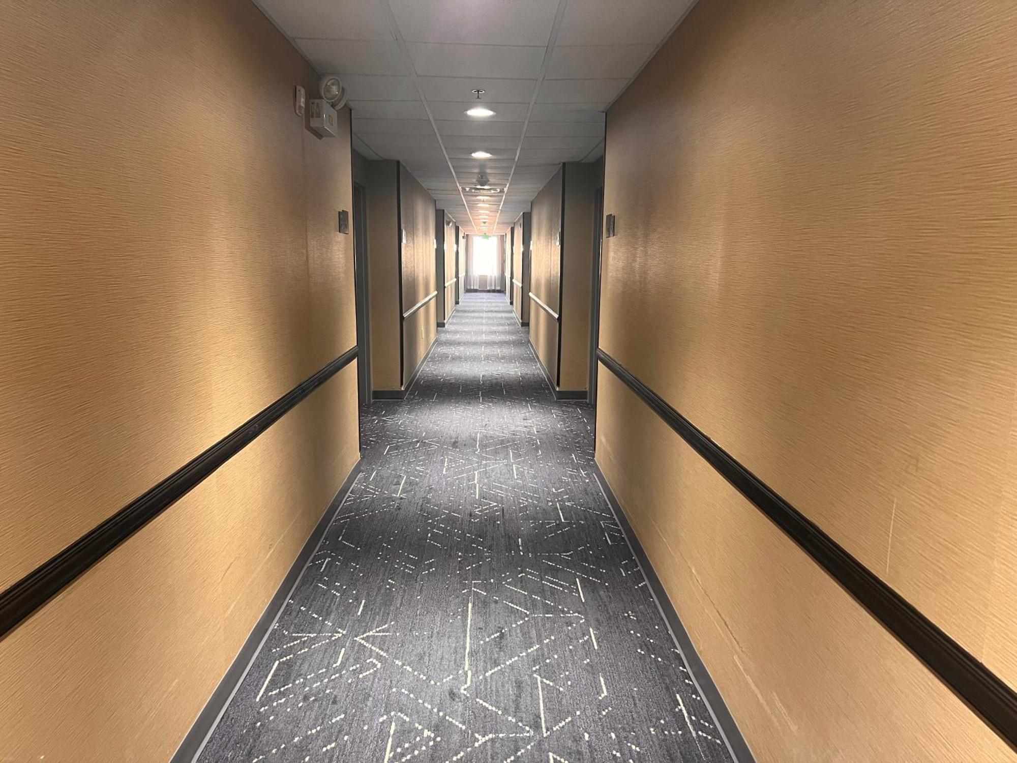 Comfort Suites Louisville Airport Exterior photo