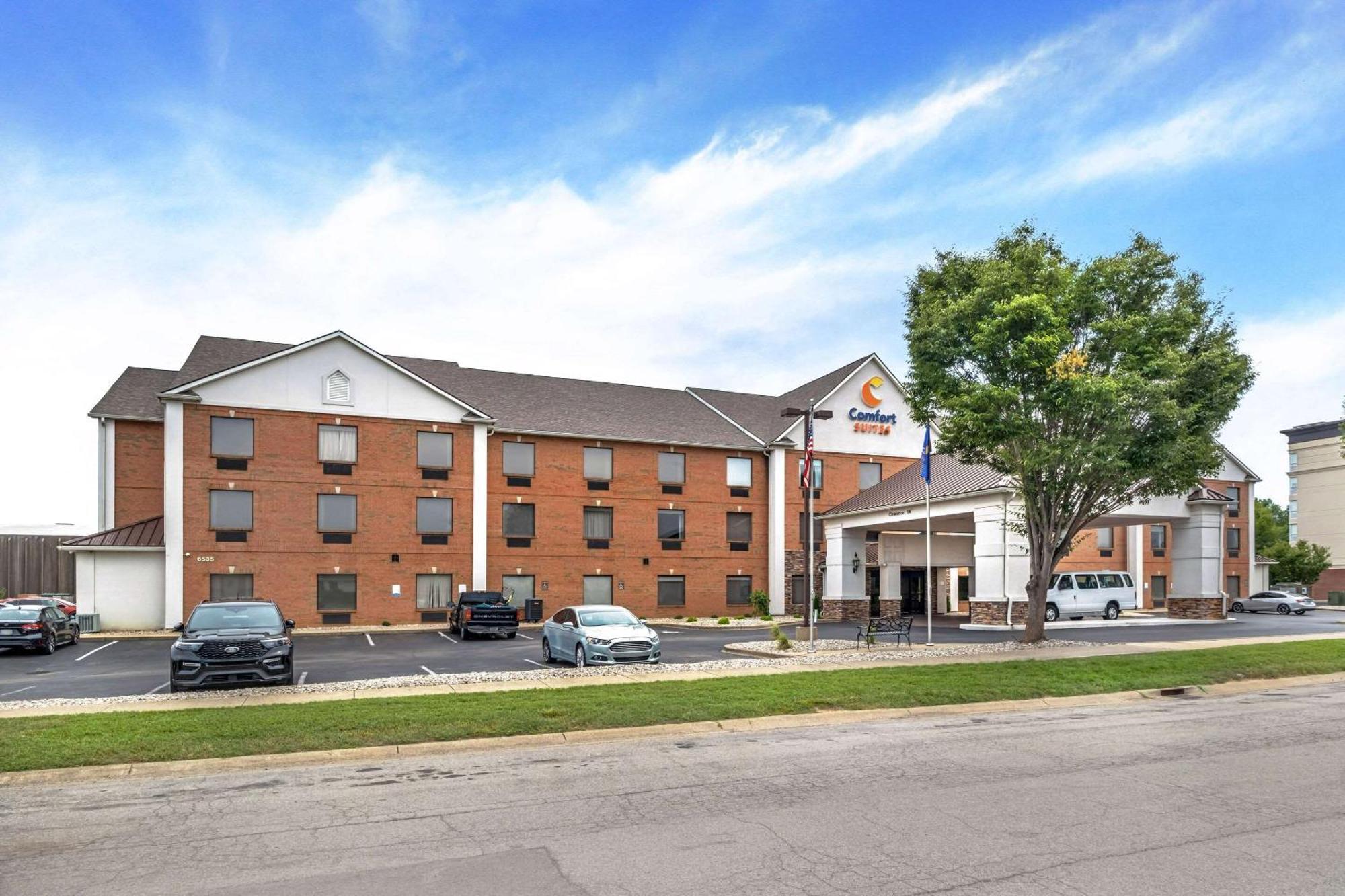 Comfort Suites Louisville Airport Exterior photo