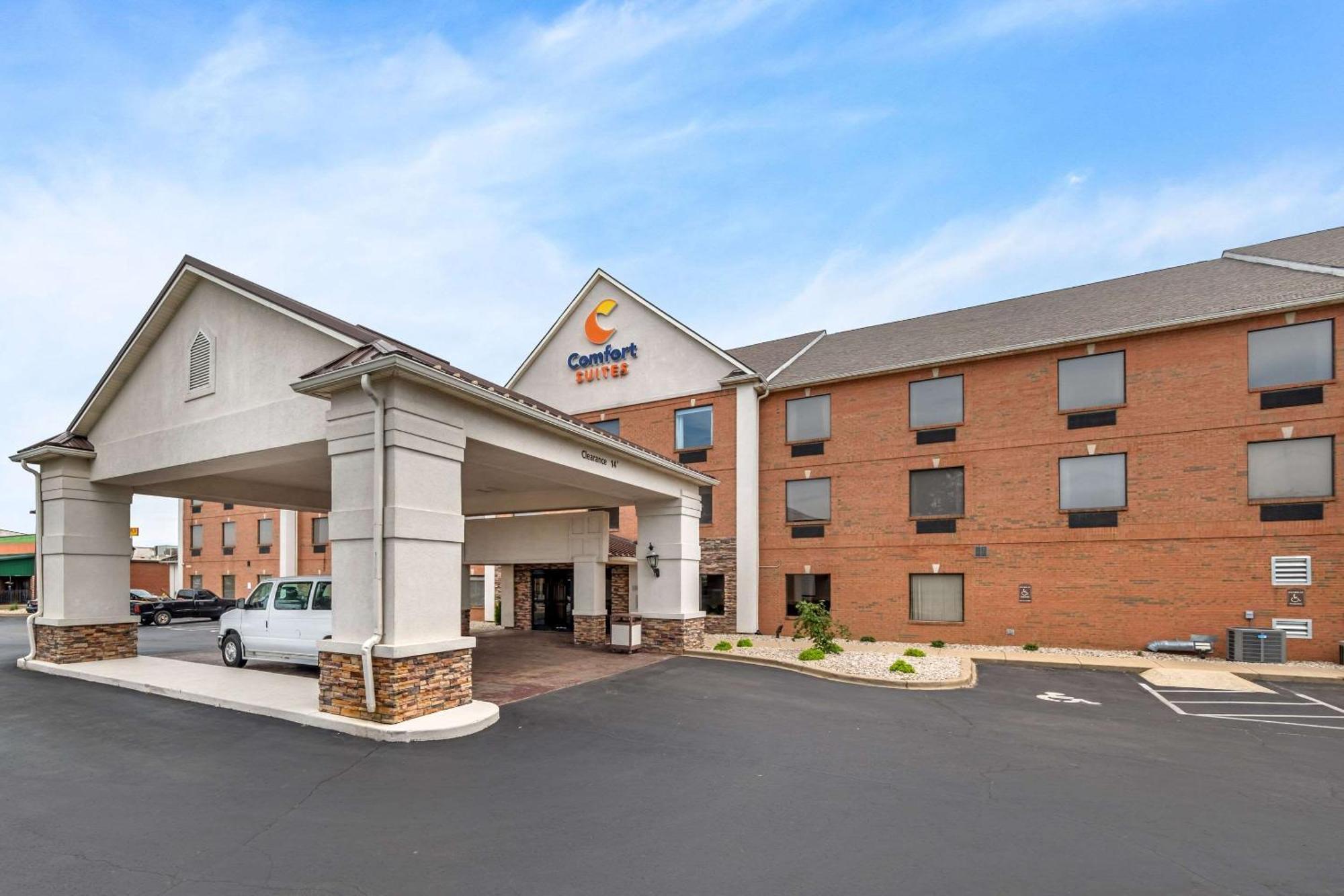 Comfort Suites Louisville Airport Exterior photo