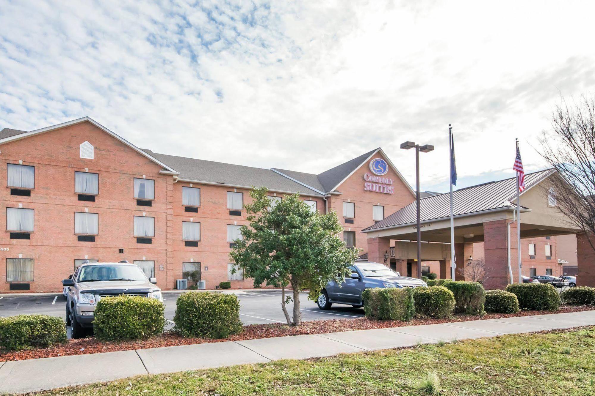 Comfort Suites Louisville Airport Exterior photo